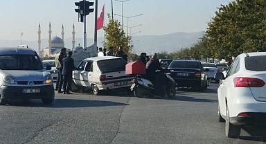 Şanlıurfa’da kaza! Orta refüje çarptı!