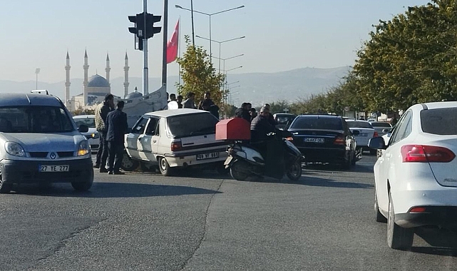 Şanlıurfa’da kaza! Orta refüje çarptı!
