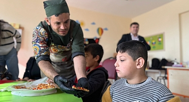 Suruç Belediyesi’nden 3 Aralık Dünya Engelliler Günü’nde Pizza İkramı