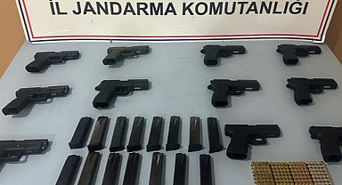 Urfa'da bir otomobilde cephanelik çıktı! Gözaltılar var!