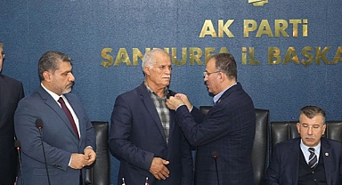 Urfa'da HEDEP'ten AK Parti'ye geçiş! Rozetlerini Vekil Bozdağ taktı!