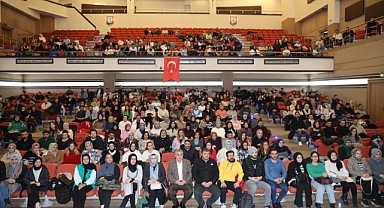 Başkan Beyazgül Kpss’ye Hazırlanan Öğrencilerle Buluştu
