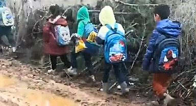 Büyük çile! Şanlıurfa’da öğrencilerin zorlu yolculuğu!