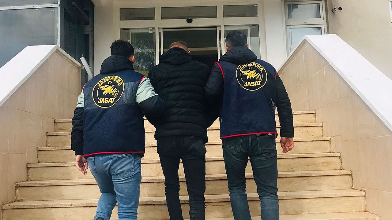 Cinayet şüphelisi olarak aranıyordu! Urfa’daki JASAT yakaladı!