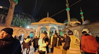 Eyyübiye Belediyesi Kandil Gecesi Vatandaşların Yanında Oldu