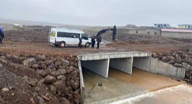 Kırsal mahallelerde yol çalışmaları sürüyor