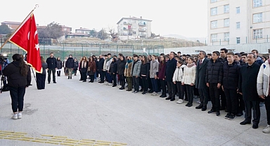 Okullarda şehitler için saygı duruşu!