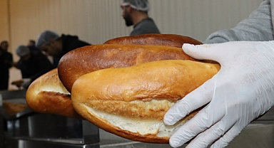 Urfa’da 100 bin ekmek üretiliyor!