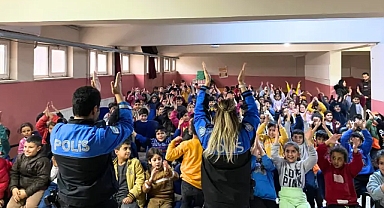 Urfa'da 400 öğrenciye polislerden eğitim!