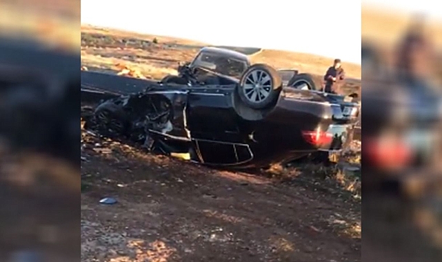 Urfa’da iki araç kafa kafaya çarpıştı!