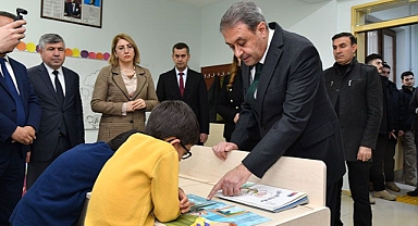 Vali Şıldak, Görme Engelli Çocuklarla Buluştu