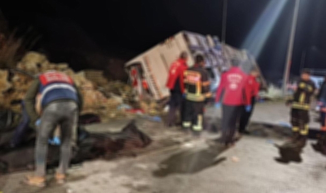 Yolcu otobüsü devrildi! 9 ölü, 30 yaralı!
