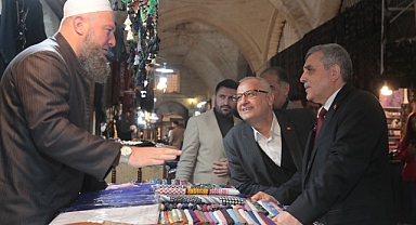 Başkan Beyazgül 'e esnaflardan destek sözü