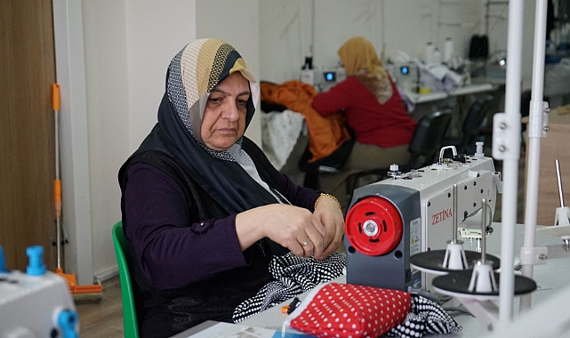 Karaköprü’de Kadınlar Giyim Kursunda Meslek Öğreniyor