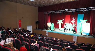 Karaköprü 'de Peter pan hayal dünyası çocuk oyunu sahnelendi