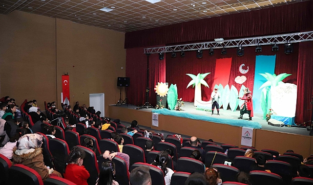 Karaköprü 'de Peter pan hayal dünyası çocuk oyunu sahnelendi