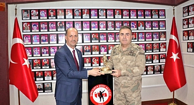 Mücahit Paşa'dan Şehit Gazi Derneğine Ziyaret.