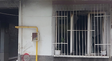 Şanlıurfa'da çıkan yangında 4 kişi dumandan etkilendi, 1 kişi yaralandı.