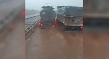 Urfa'da iki ilçe arasındaki yol yağış nedeniyle kapatıldı!