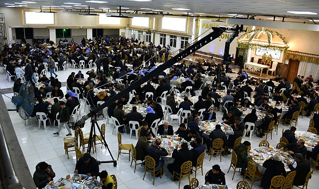 Acemoğulları ve Karakan Ailesinden Başkan Adayı İzol'a İftar Yemeği
