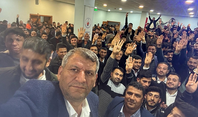 AK Aday Ayhan'dan 'Kazanıyoruz' Selfisi
