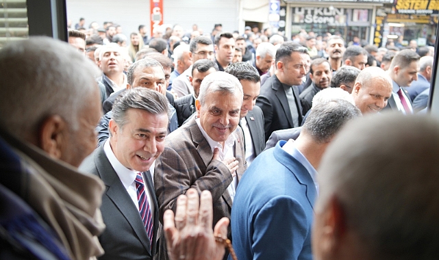 Ak Kadrolardan Miting Gibi Seçim Ofisi Açılışı