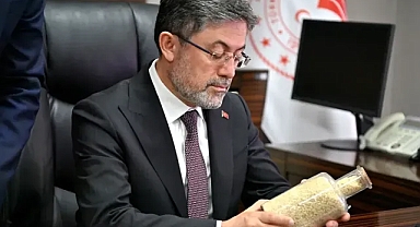 Bakan Yumaklı Şanlıurfalı çiftçilere dağıttı