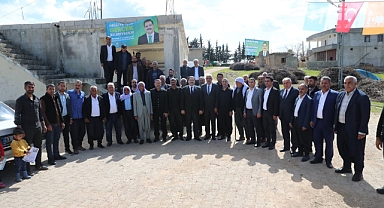 Başkan Canpolat, Ak Parti’ye Katılan Vatandaşların Rozetini Taktı