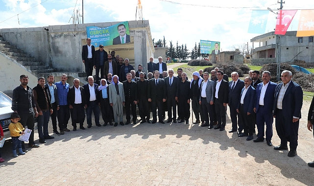Başkan Canpolat, Ak Parti’ye Katılan Vatandaşların Rozetini Taktı