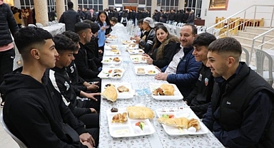 Başkan Ekinci Gençlerle Sahurda Buluştu