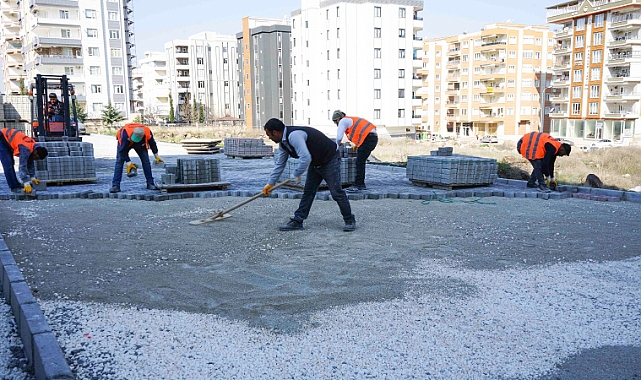 Doğukent’te Yeni Yollar Kilitli Parkeyle Döşeniyor