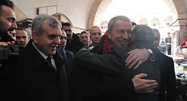 Hulusi Akar Ve Başkan Beyazgül Tarihi Hanlar Bölgesinde Esnafları Ziyaret Etti