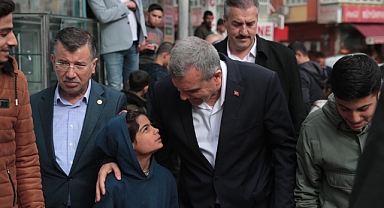 İstikrarın Adayı Beyazgül Ve Milletvekili Cevheri Ssk Caddesinde Gönülleri Fethetti