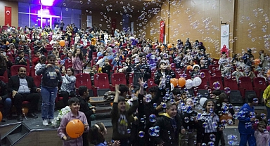 Karaköprü'de Çocuklar Bubble Show Gösterisiyle Doyasıya Eğlendi