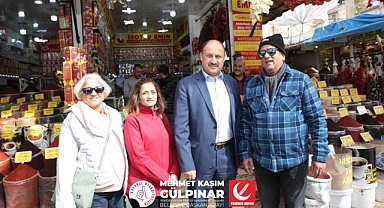 Mehmet Kasım Gülpınar Tarihi Çarşı Esnafını Ziyaret Etti