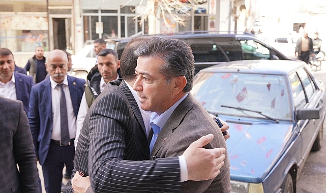 Özlenen tablo! Siverek’te başkan adayları kucaklaştı!