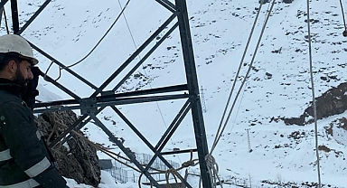 Şırnak'ta Zorlu Hava Koşullarına Rağmen Elektrik Arızası Giderildi