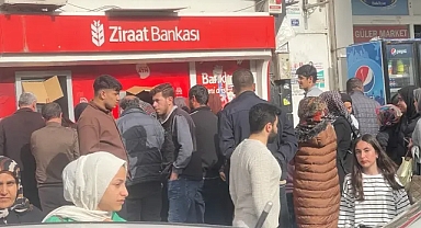 Tanal paylaştı: Urfa’nın 50 bin nüfuslu mahallesinde ATM kuyruğu!