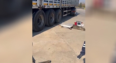Urfa’da feci olay! TIR’ın lastikleri arasında kaldı!