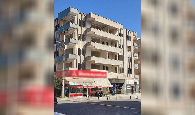 Urfa’da hasarlı binanın altında faaliyetine devam ediyor!