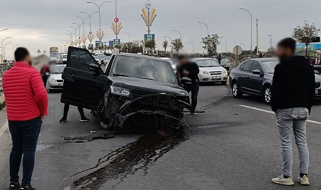 Urfa’da kontrolden çıkan araç bariyerlere çarptı!