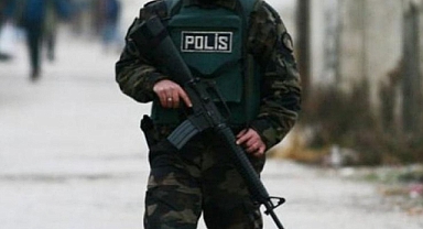 Urfa’nın ilçesinde hareketli anlar! Balkondan ateş etti!