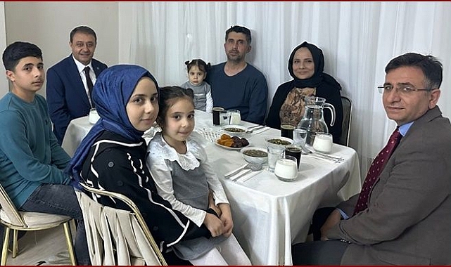 Vali Şıldak, Hane Ziyaretlerini Sürdürüyor