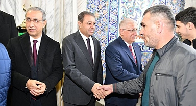 Bakan Güler Urfa'da vatandaşla bayramlaştı!