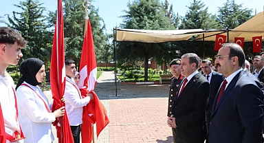 Başkan Vekili Aksoy çelenk sunma törenine katıldı