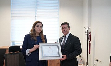 Bucak mazbatasını alarak göreve başladı