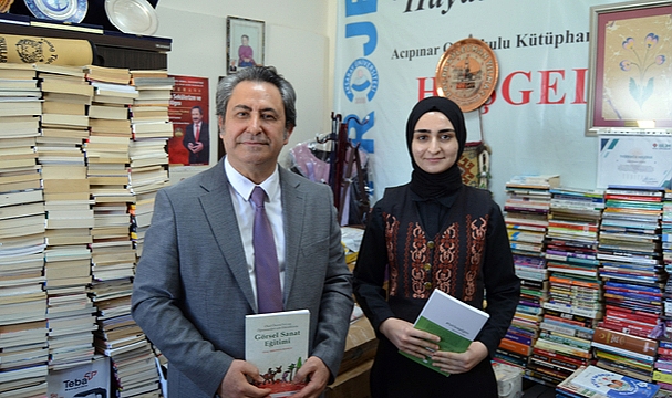 Fizik profesörü ve öğrencileri, Hatay'daki köy okullarına kütüphane kuruyor