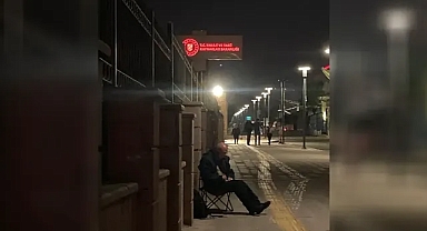 Şanlıurfa Milletvekili Tanal, bakanlık önünde oturma eylemi başlattı!