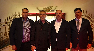 Siyasetçileri bir araya getiren iftar yemeği