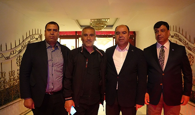Siyasetçileri bir araya getiren iftar yemeği